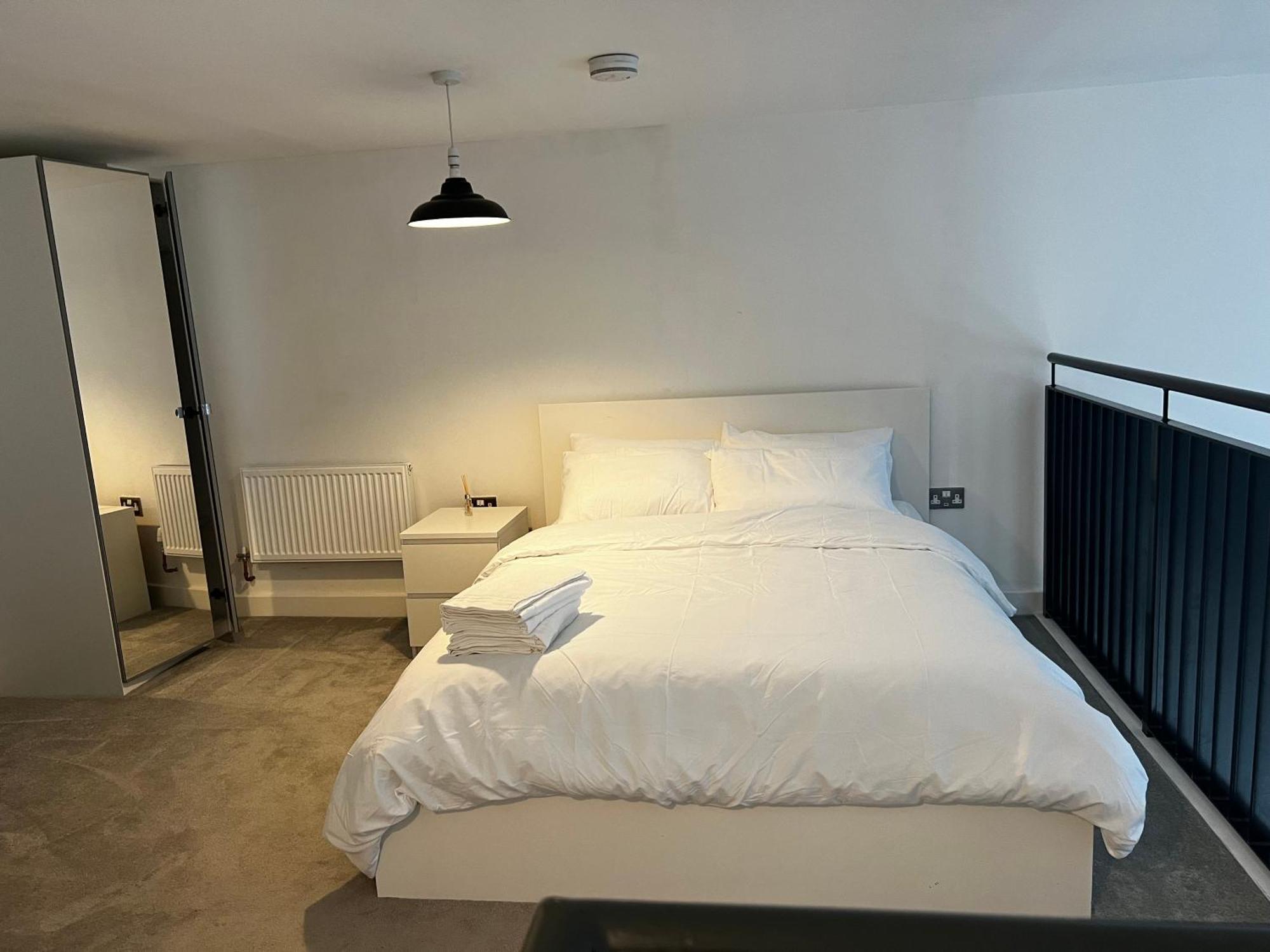 Luxurious 1-Bedroom With Parking 伯明翰 外观 照片